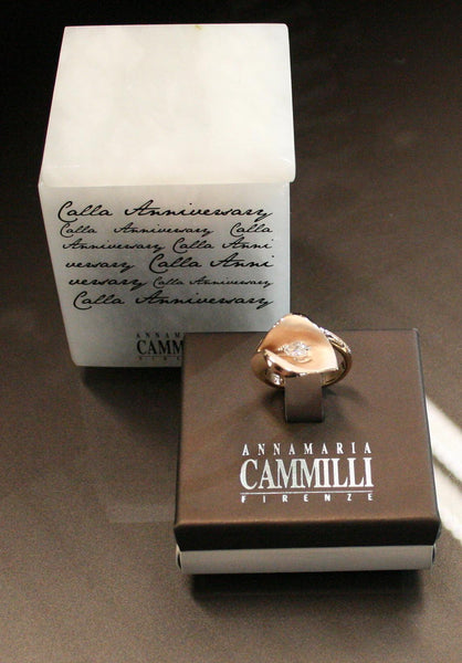 Annamaria Cammilli - Anello Calla Anniversary con diamante - Gioielleria Mariatti Torino - Gioielleria