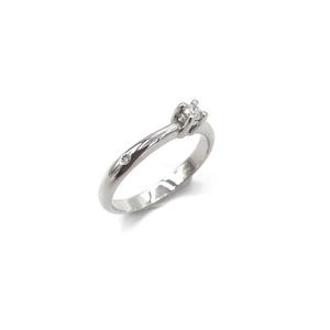 https://mariatti.it/cdn/shop/products/anello-fidanzamento-solitario-brillante-diamante-oro-bianco-18-carati--Chimento--Gioielli-Torino_2_300x300.jpg?v=1622219936