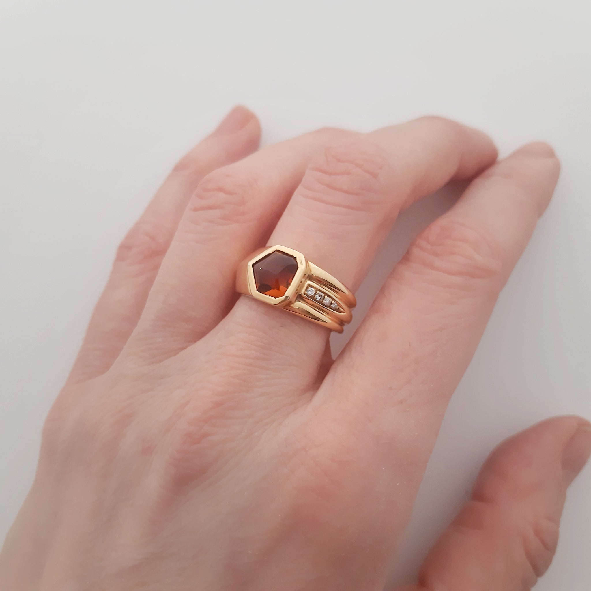 Anello topazio giallo e diamanti Gioielleria Mariatti Torino