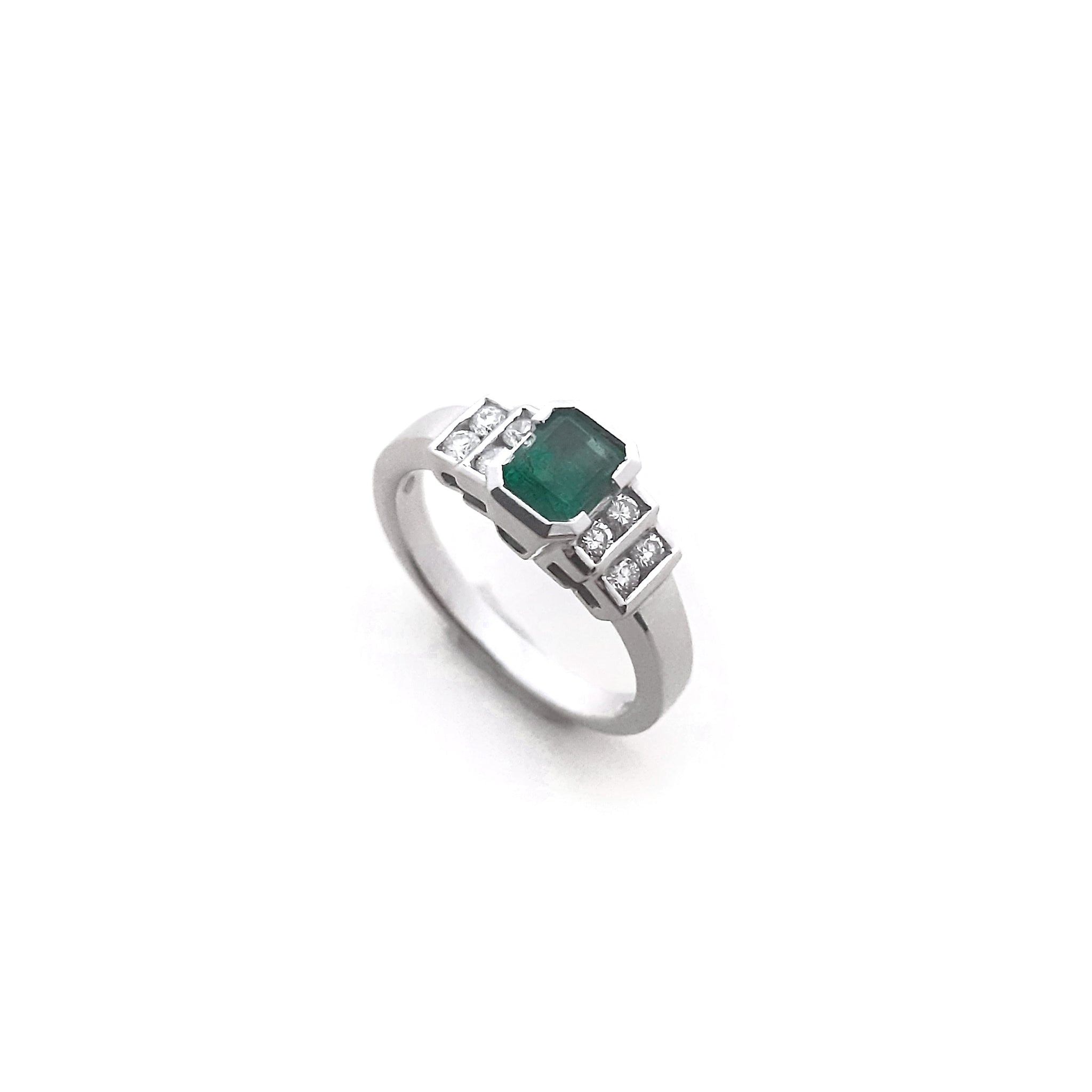 Anello smeraldo e diamanti - Gioielleria Mariatti Torino